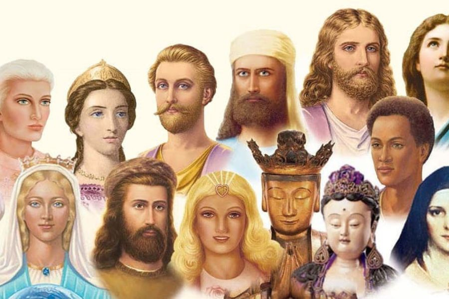 Iniciados da Chama: Guardiões da Sabedoria Divina e Mistérios Humanos